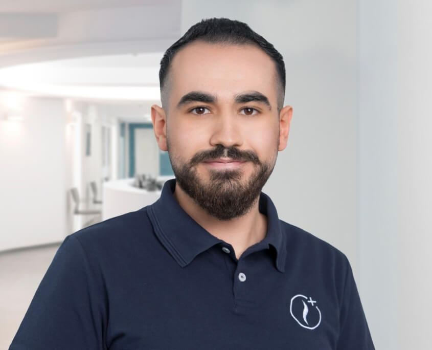 Herr B. Shakhashiro, Front Desk Manager des MainMed Private Frankfurt